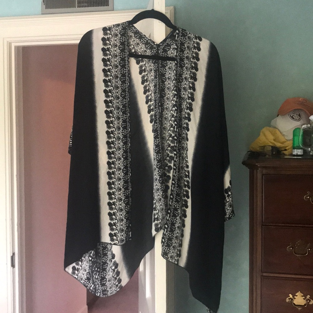 Black and white Kimono coverup